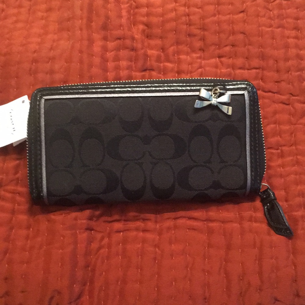 Coach Black Accordion Zippered Wallet NWT